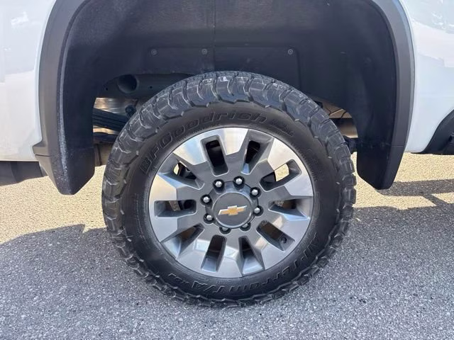 2024 Summit White Chevrolet Silverado 2500HD LT Crew Cab Pickup 4X4 Truck