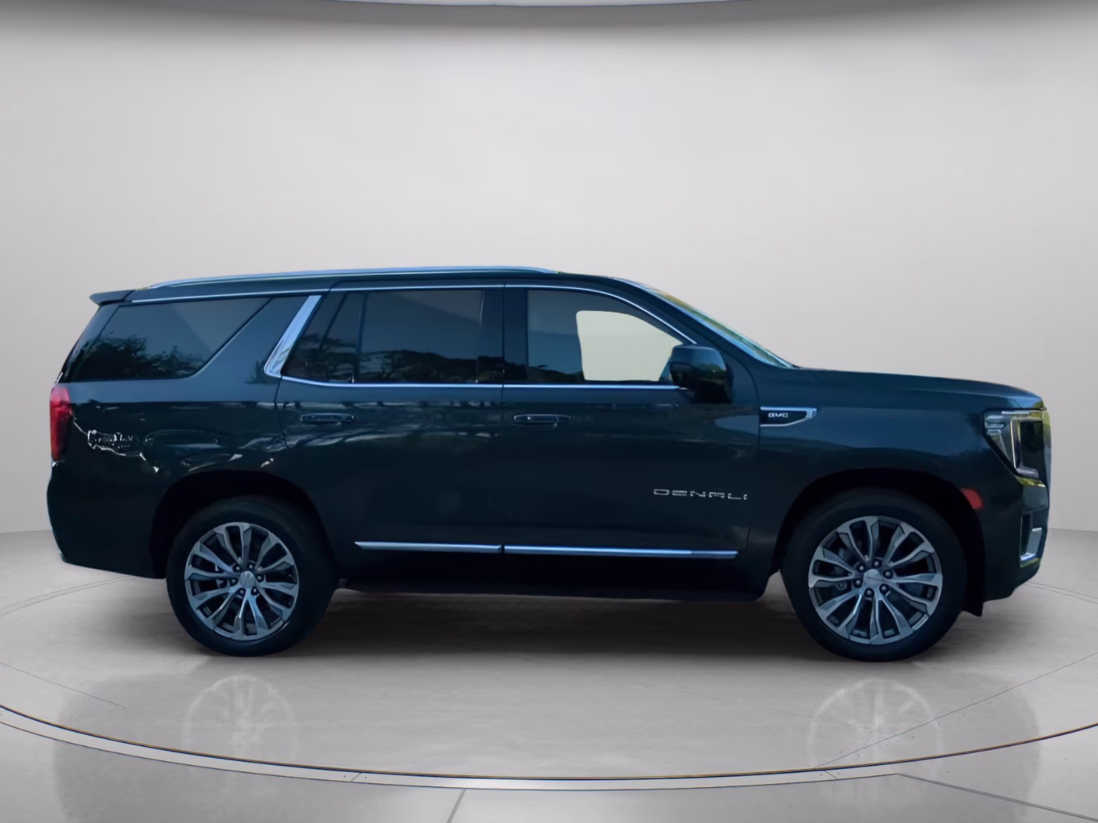 2021 Hunter Metallic GMC Yukon Denali RWD SUV