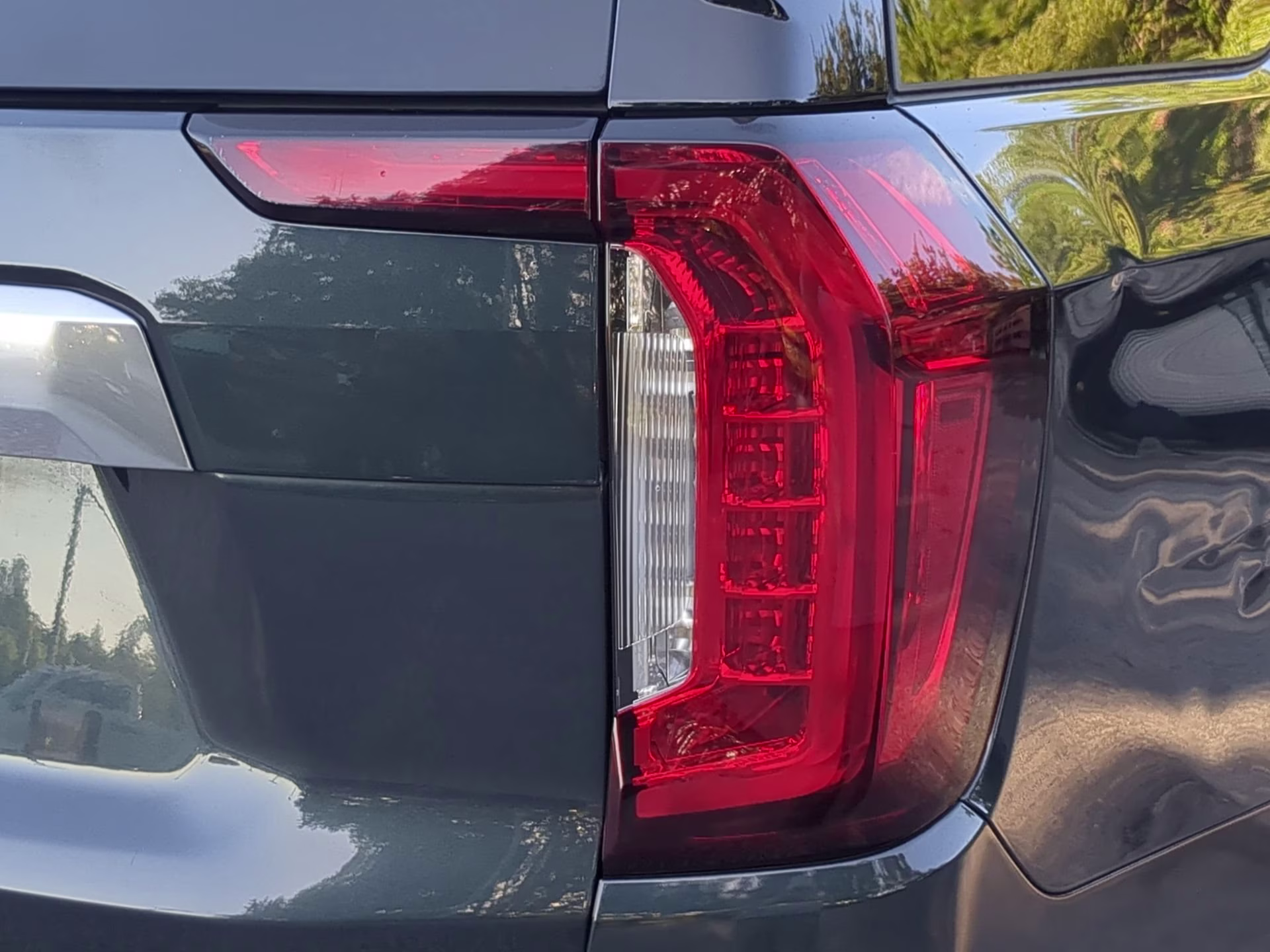 2021 Hunter Metallic GMC Yukon Denali RWD SUV