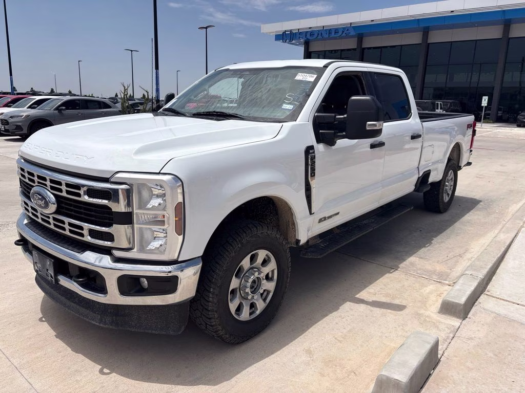 2024 Oxford White Ford Super Duty F-250 SRW XLT 4X4 Truck