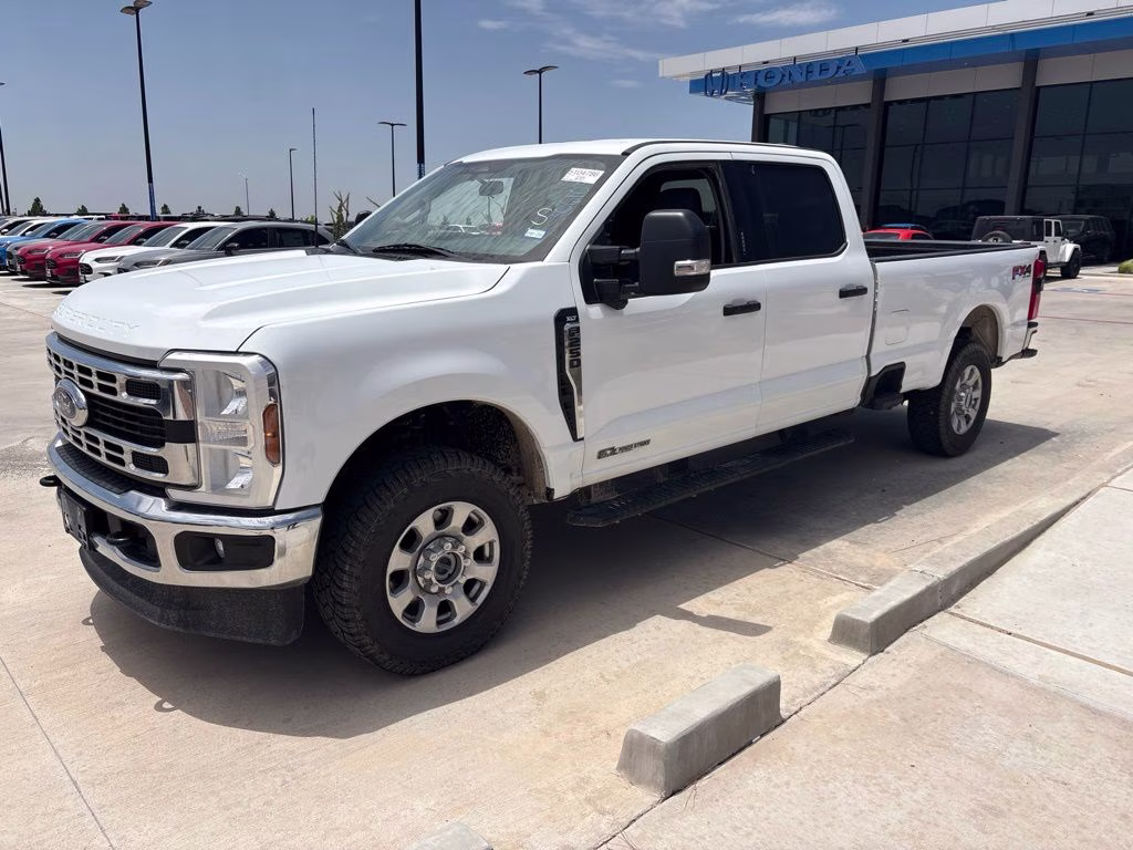 2024 Oxford White Ford Super Duty F-250 SRW XLT 4X4 Truck