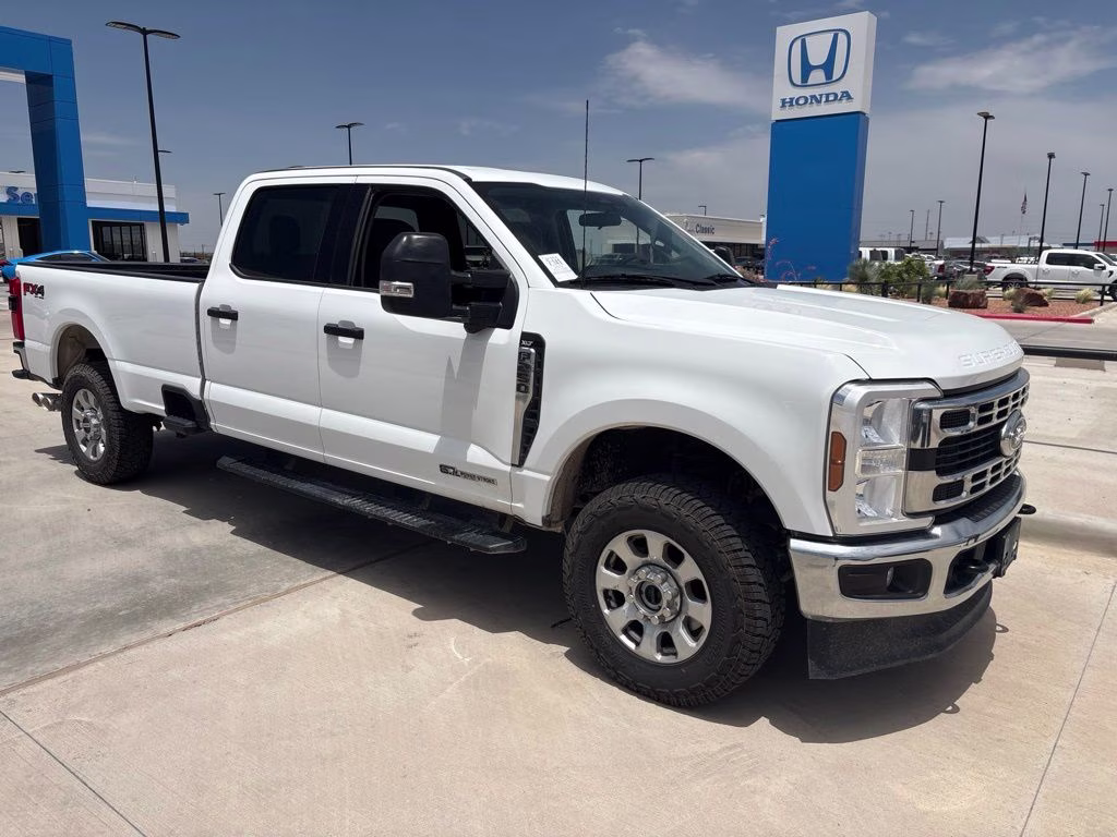 2024 Oxford White Ford Super Duty F-250 SRW XLT 4X4 Truck