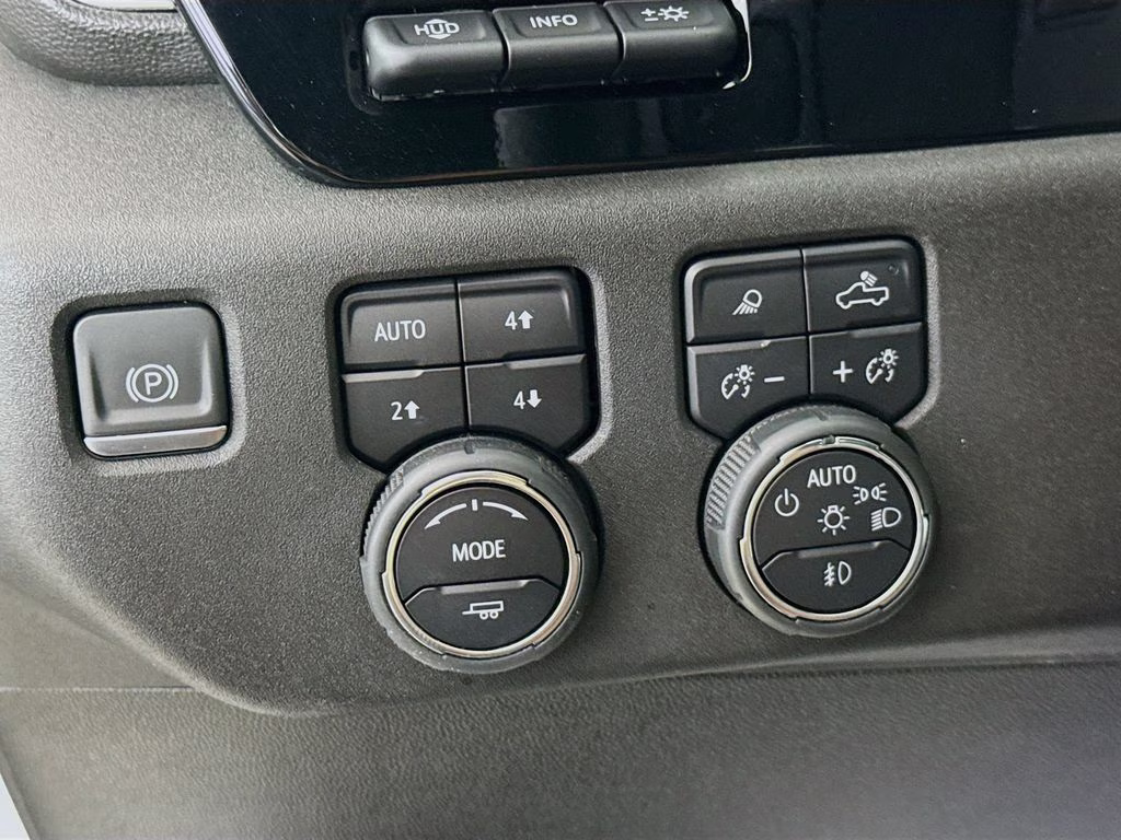 2024 Iridescent Pearl Tricoat Chevrolet Silverado 2500HD High Country 4X4 Truck