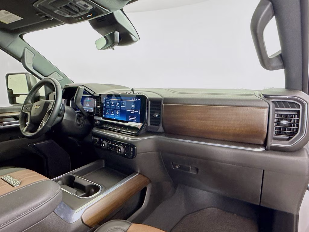 2024 Iridescent Pearl Tricoat Chevrolet Silverado 2500HD High Country 4X4 Truck