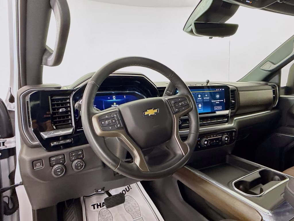 2024 Iridescent Pearl Tricoat Chevrolet Silverado 2500HD High Country 4X4 Truck