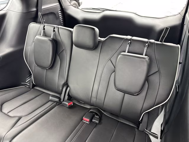 2027 Diamond Black Crystal Pearlcoat Chrysler Pacifica Limited FWD Van