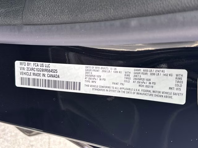 2027 Diamond Black Crystal Pearlcoat Chrysler Pacifica Limited FWD Van
