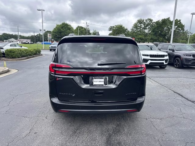 2027 Diamond Black Crystal Pearlcoat Chrysler Pacifica Limited FWD Van