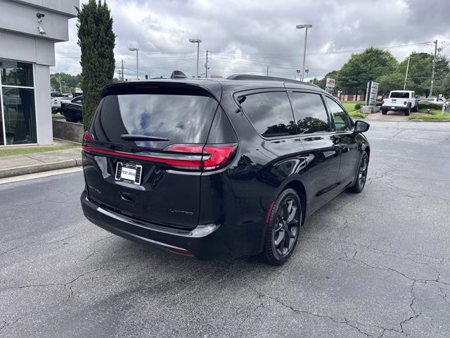2027 Diamond Black Crystal Pearlcoat Chrysler Pacifica Limited FWD Van