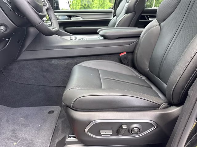 2026 High Gloss Black Jeep Grand Wagoneer 4x2 RWD SUV