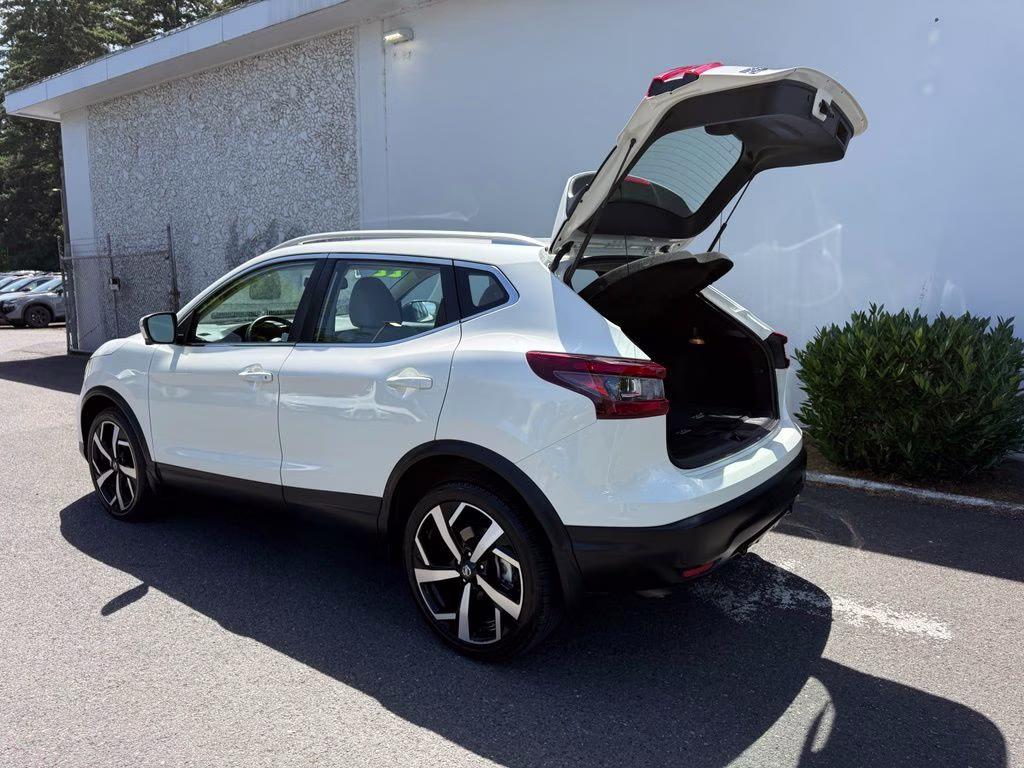 2022 Pearl White Tricoat Nissan Rogue Sport SL AWD SUV
