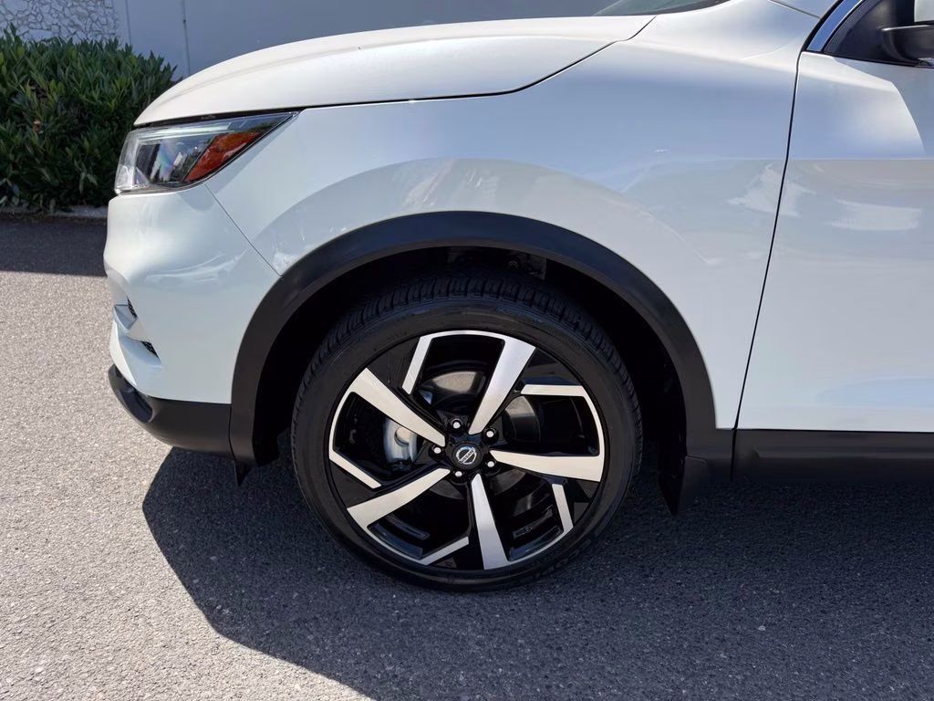 2022 Pearl White Tricoat Nissan Rogue Sport SL AWD SUV