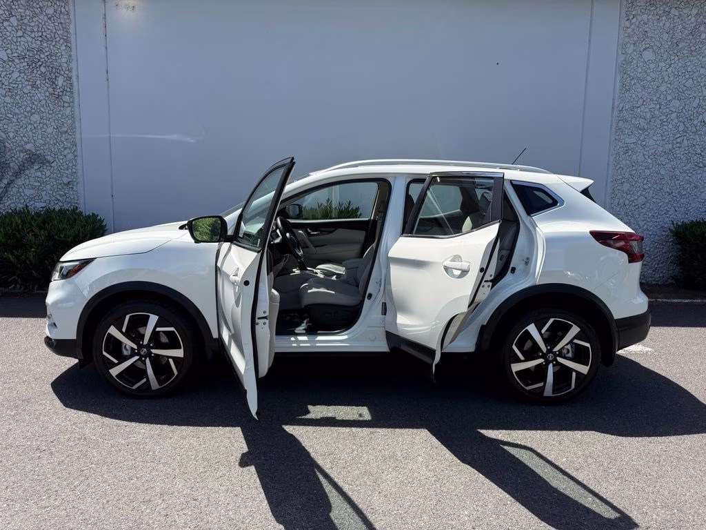 2022 Pearl White Tricoat Nissan Rogue Sport SL AWD SUV