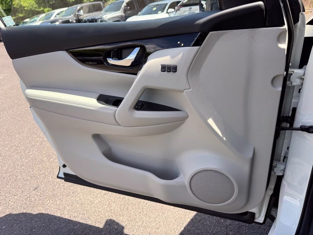 2022 Pearl White Tricoat Nissan Rogue Sport SL AWD SUV