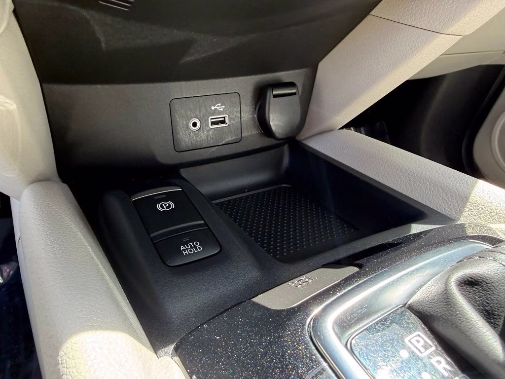 2022 Pearl White Tricoat Nissan Rogue Sport SL AWD SUV