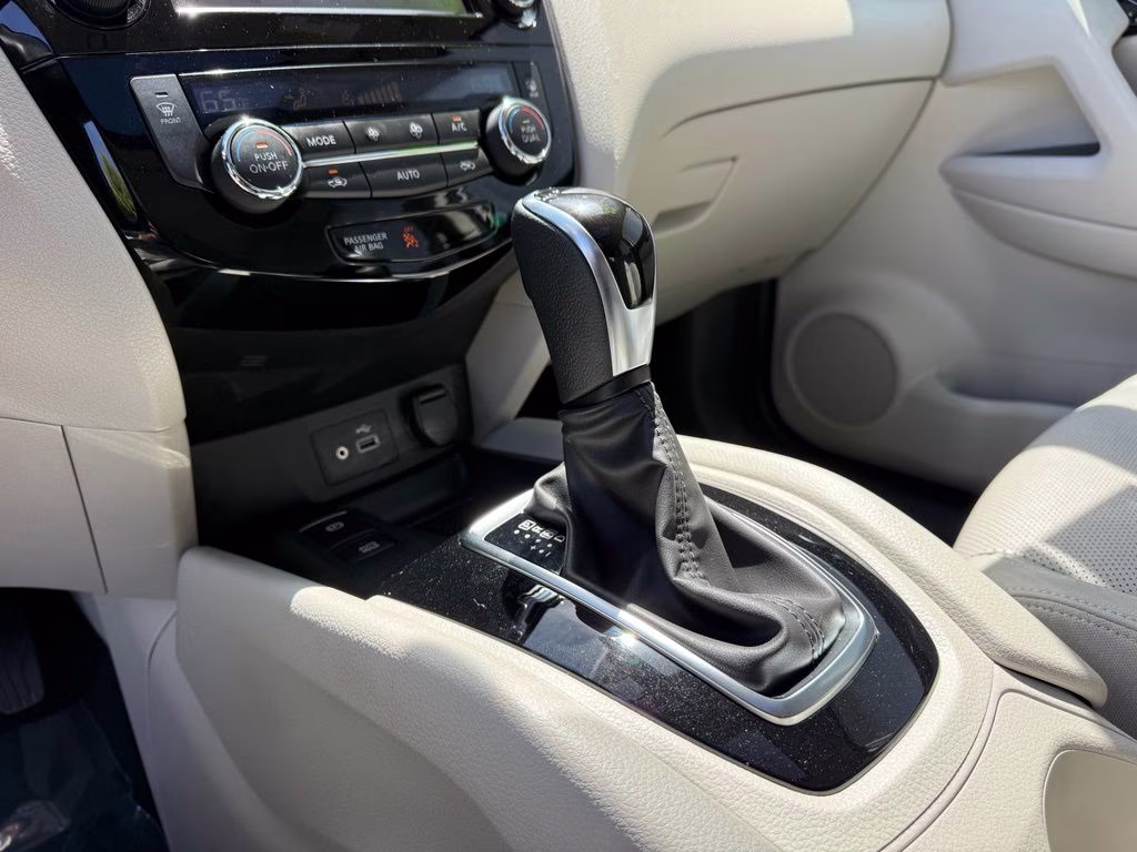 2022 Pearl White Tricoat Nissan Rogue Sport SL AWD SUV