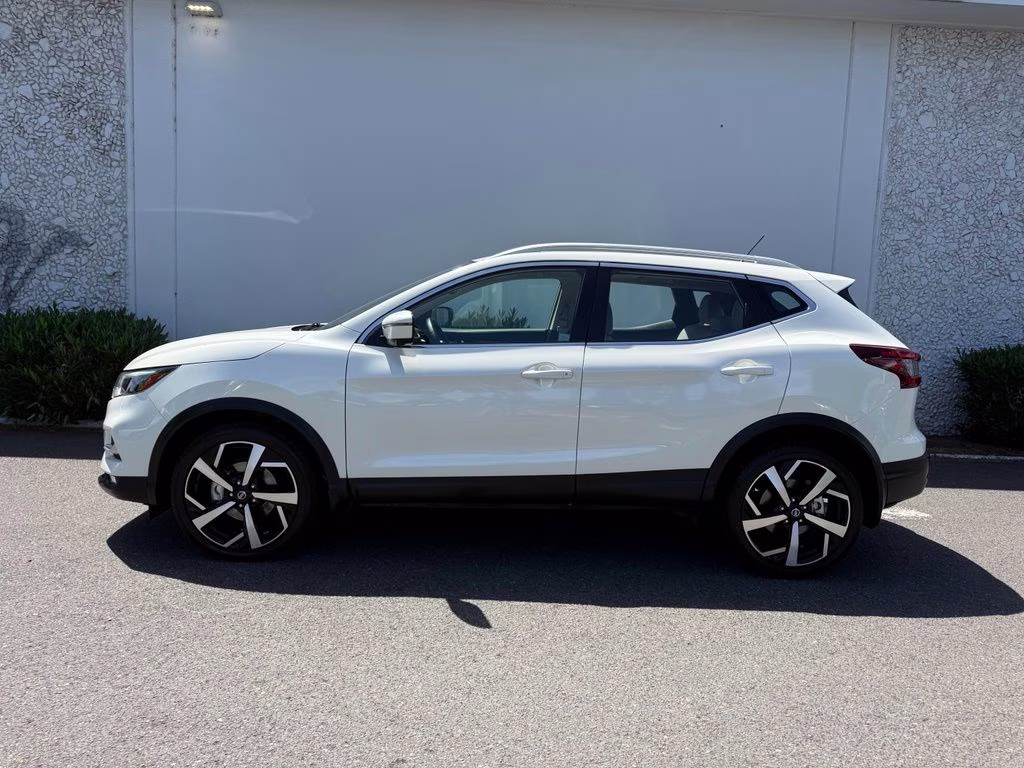 2022 Pearl White Tricoat Nissan Rogue Sport SL AWD SUV