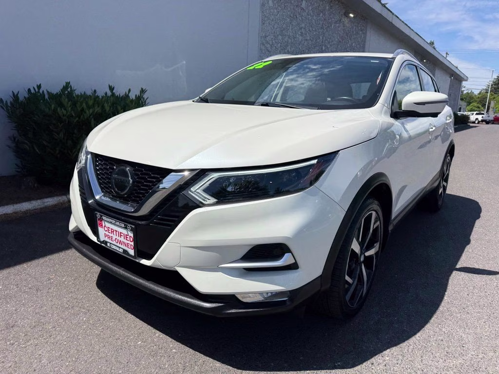 2022 Pearl White Tricoat Nissan Rogue Sport SL AWD SUV
