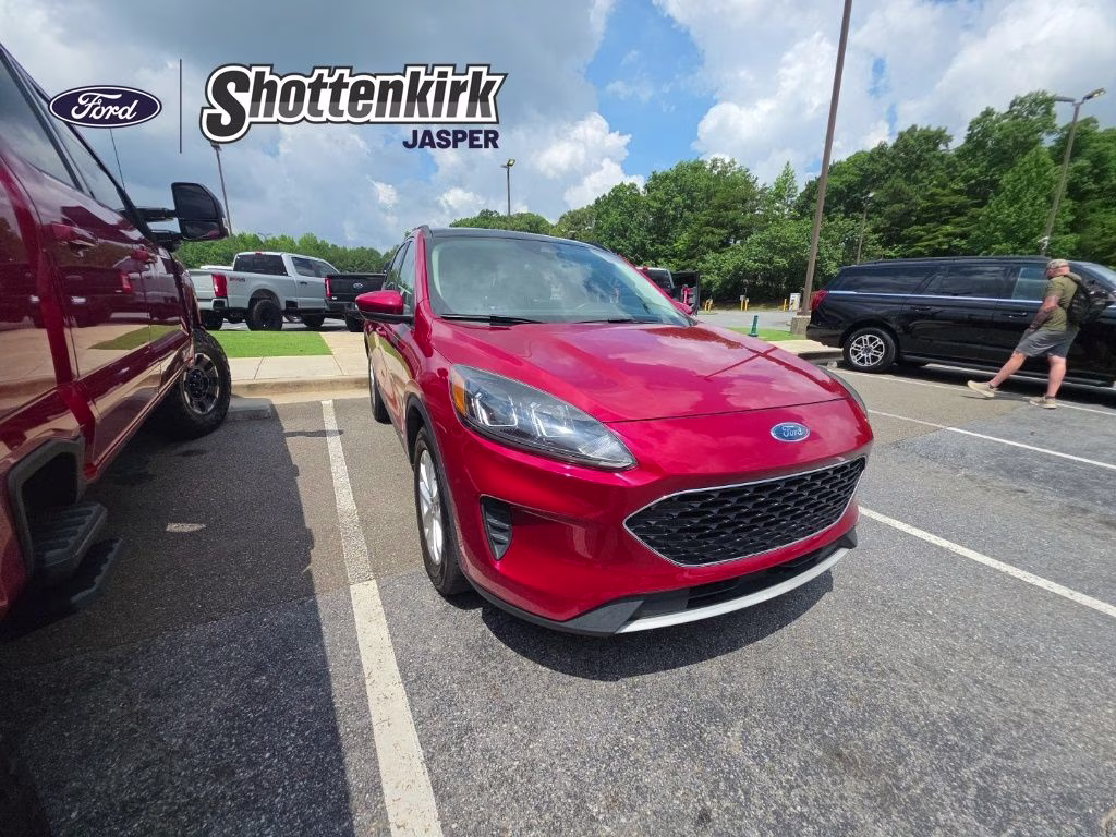 2020 Red Metallic Ford Escape SE FWD SUV