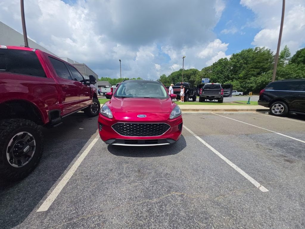 2020 Red Metallic Ford Escape SE FWD SUV