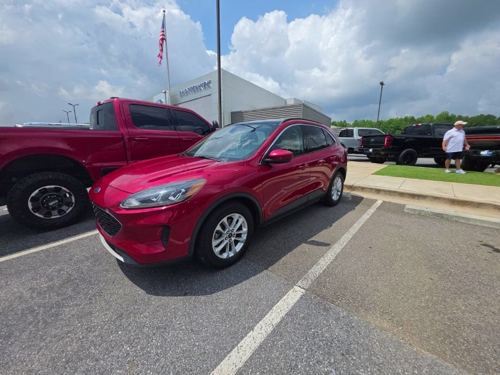 2020 Red Metallic Ford Escape SE FWD SUV