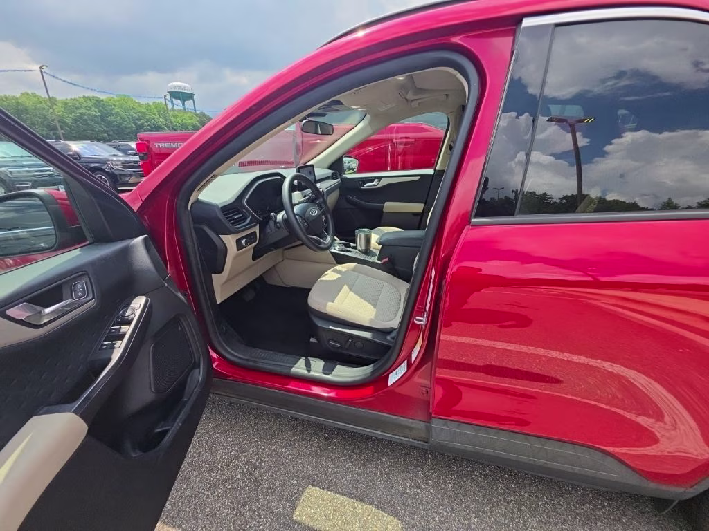 2020 Red Metallic Ford Escape SE FWD SUV