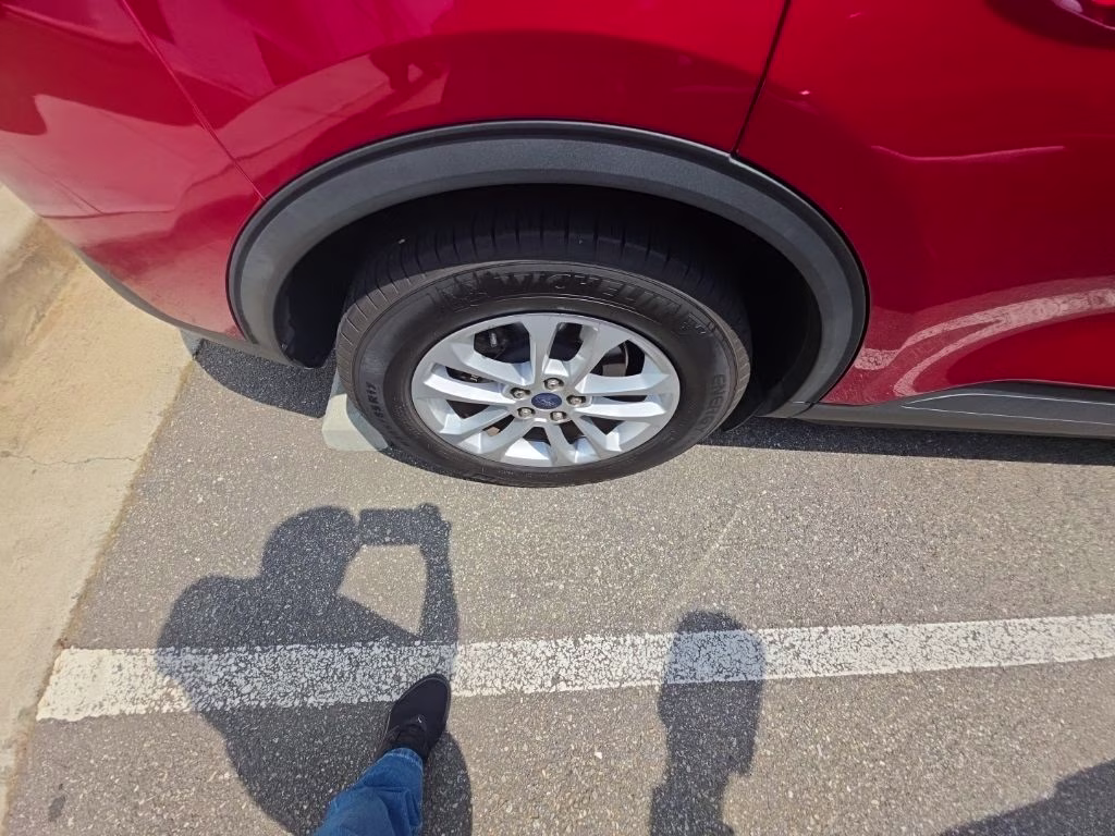 2020 Red Metallic Ford Escape SE FWD SUV