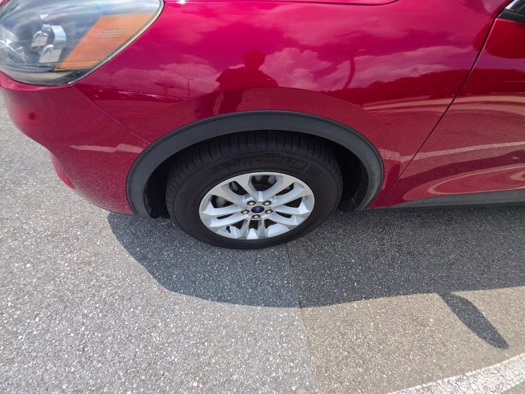 2020 Red Metallic Ford Escape SE FWD SUV