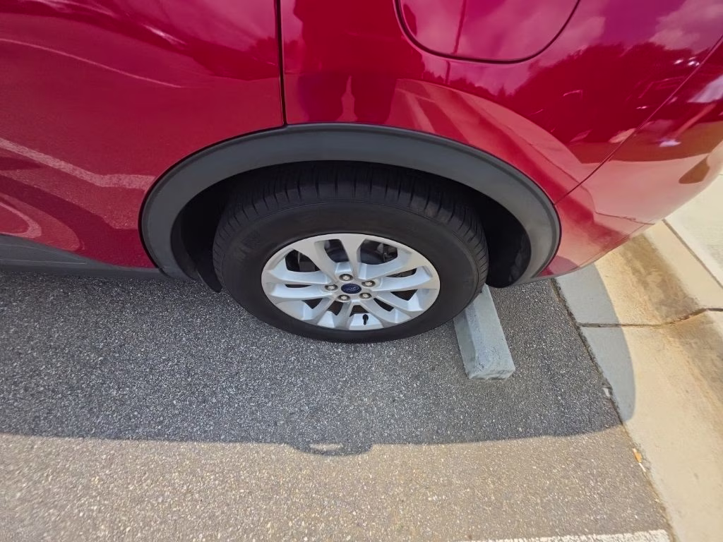 2020 Red Metallic Ford Escape SE FWD SUV