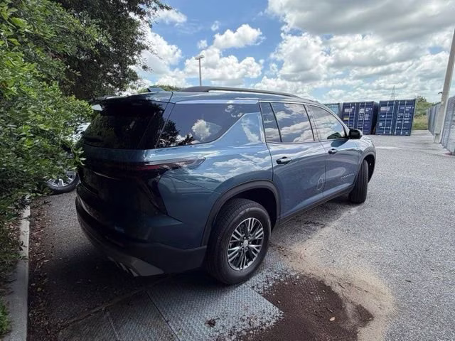 2025 Lakeshore Blue Metallic Chevrolet Traverse LT FWD SUV