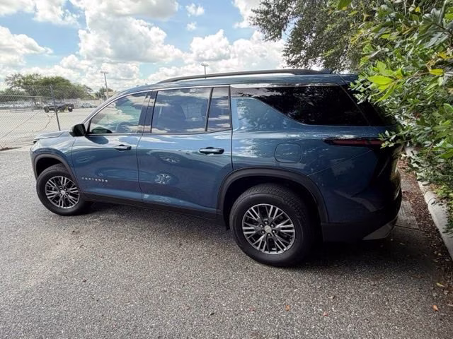 2025 Lakeshore Blue Metallic Chevrolet Traverse LT FWD SUV