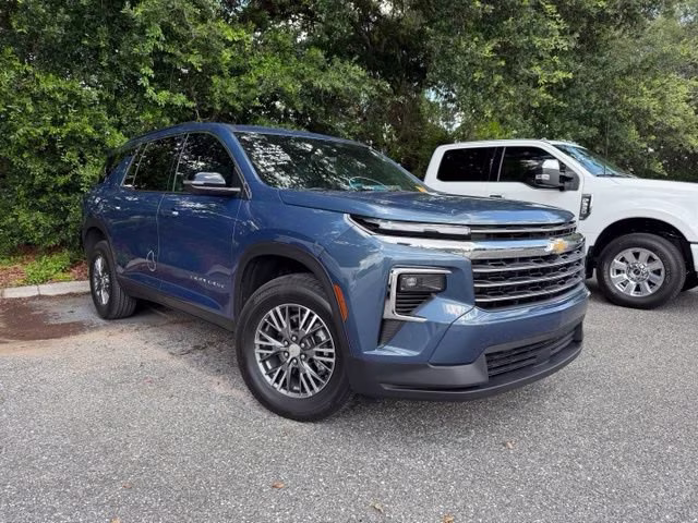 2025 Lakeshore Blue Metallic Chevrolet Traverse LT FWD SUV