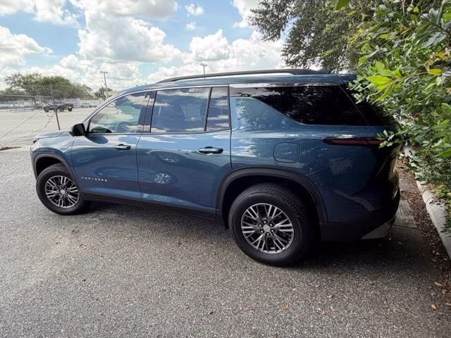 2025 Lakeshore Blue Metallic Chevrolet Traverse LT FWD SUV