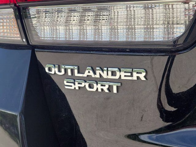 2024 Labrador Black Pearl Mitsubishi Outlander Sport 2.0 ES 4X4 SUV