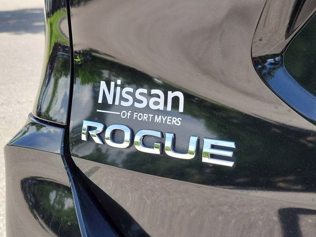 2017 Magnetic Black Nissan Rogue S FWD SUV