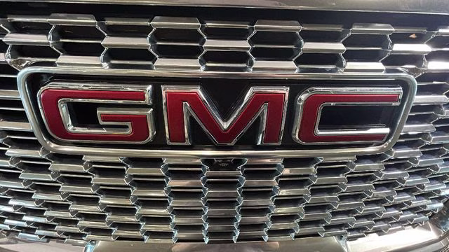 2023 Sterling Metallic GMC Yukon Denali 4X4 SUV