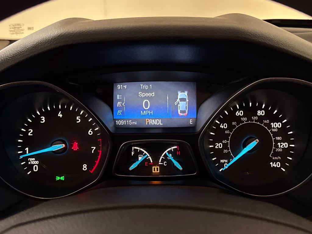 2015 Ingot Silver Ford Focus SE FWD Sedan