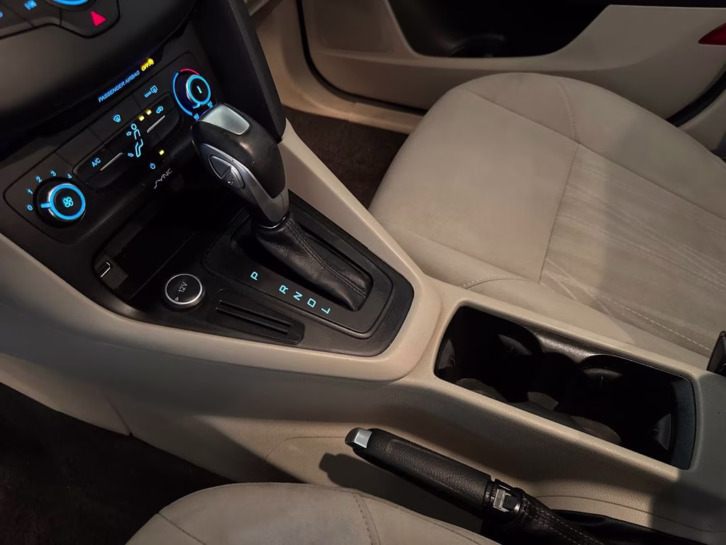 2015 Ingot Silver Ford Focus SE FWD Sedan