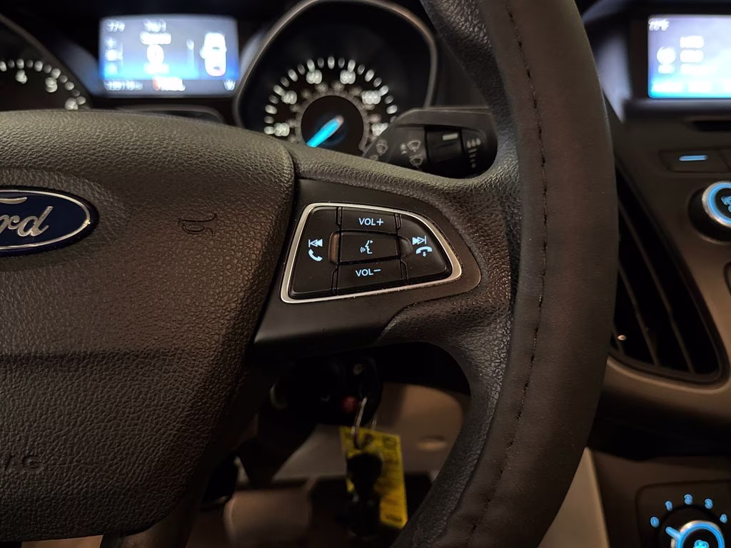 2015 Ingot Silver Ford Focus SE FWD Sedan