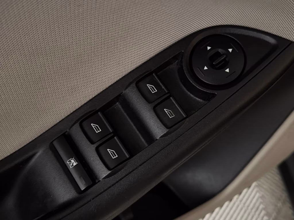 2015 Ingot Silver Ford Focus SE FWD Sedan