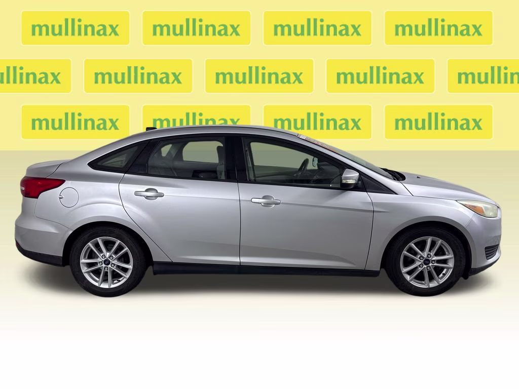 2015 Ingot Silver Ford Focus SE FWD Sedan
