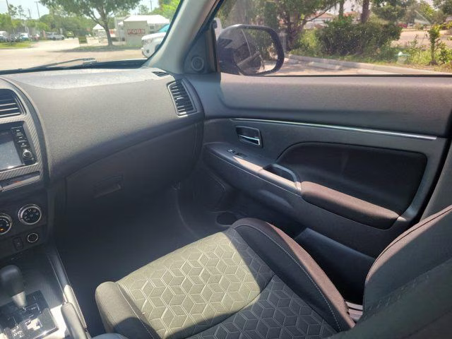 2024 Labrador Black Pearl Mitsubishi Outlander Sport 2.0 ES 4X4 SUV