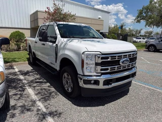 2025 Oxford White Ford Super Duty F-250 SRW XLT 4X4 Truck