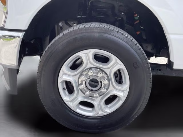 2025 Oxford White Ford Super Duty F-250 SRW XLT 4X4 Truck