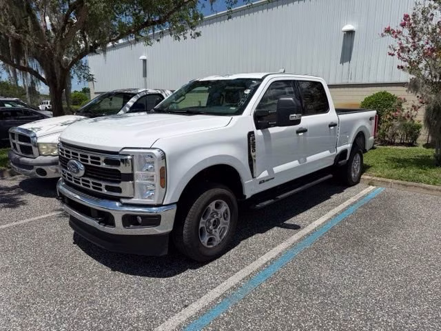 2025 Oxford White Ford Super Duty F-250 SRW XLT 4X4 Truck