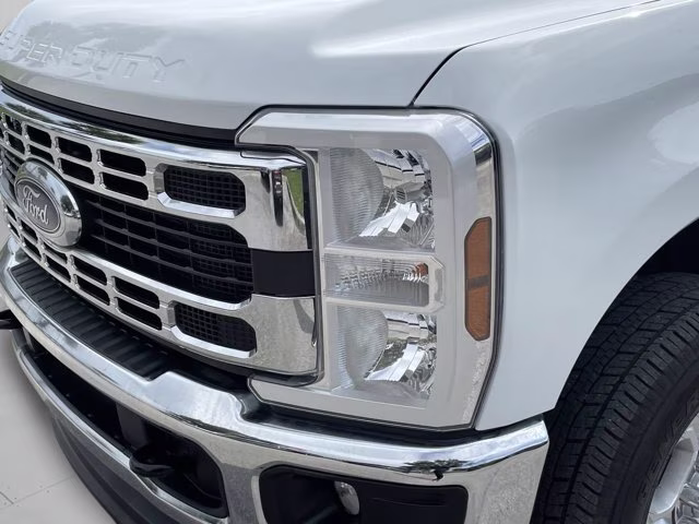 2025 Oxford White Ford Super Duty F-250 SRW XLT 4X4 Truck