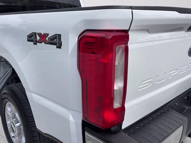 2025 Oxford White Ford Super Duty F-250 SRW XLT 4X4 Truck