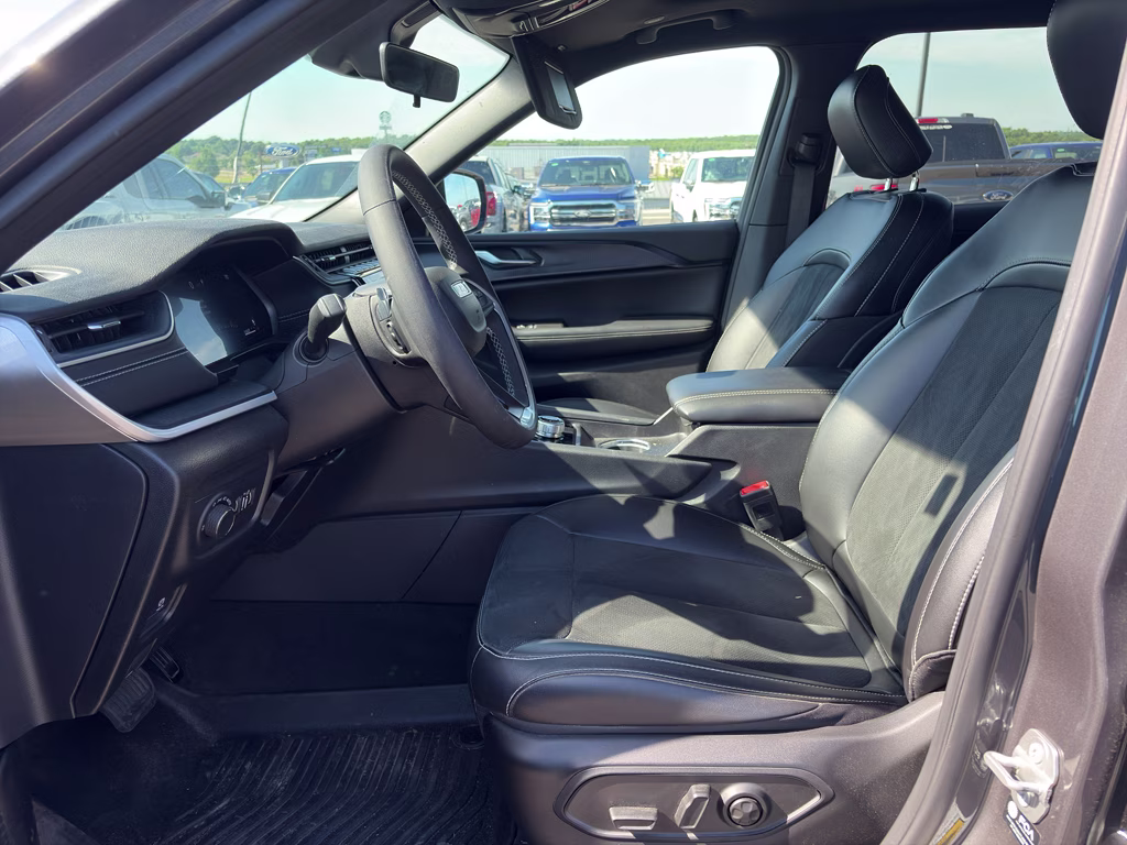 2025 Baltic Gray Metallic Clearcoat Jeep Grand Cherokee L Altitude X 4X4 SUV