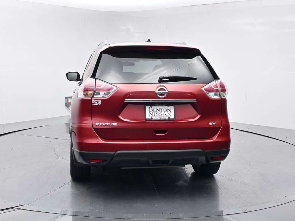 2015 Cayenne Red Pearl Nissan Rogue SV FWD SUV