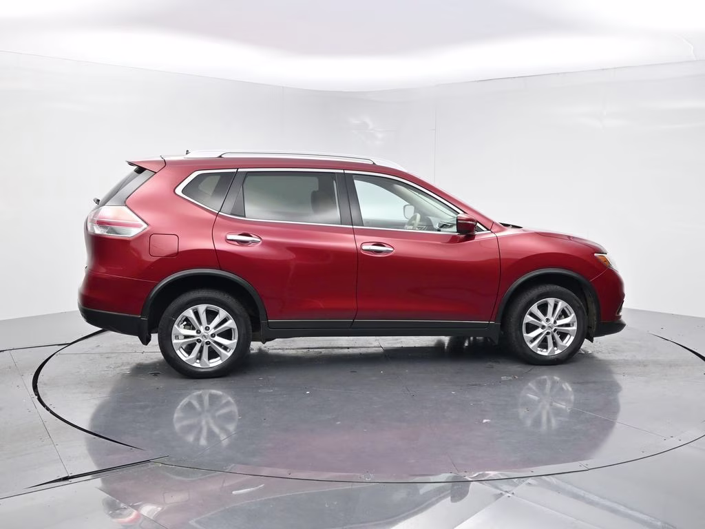 2015 Cayenne Red Pearl Nissan Rogue SV FWD SUV